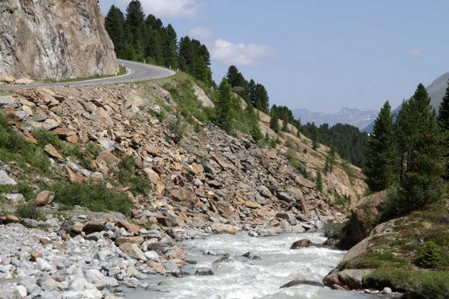 Der Rifflerbach an der Kaunertaler Gletscherstrasse Der Rifflerbach an der Kaunertaler Gletscherstrasse