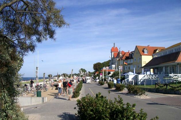 Ostseebad Kühlungsborn-West - die Strandpromenade