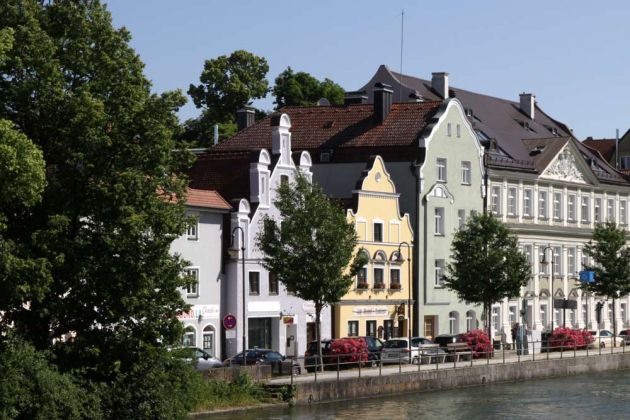 Landshut an der Isar - historische Fassaden am Isargestade Landshut an der Isar - historische Fassaden am Isargestade