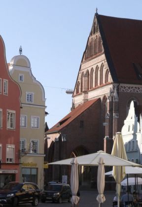 Landshut in Niederbayern - die untere Altstadt mit der Heilig-Geist-Kirche Landshut in Niederbayern - die untere Altstadt mit der Heilig-Geist-Kirche