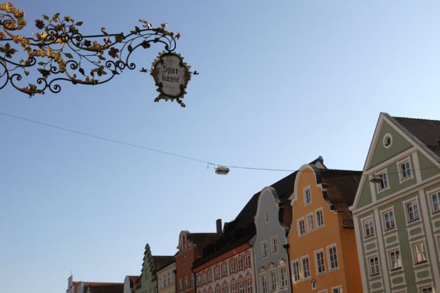 Landshut in Niederbayern - historische Fassaden der unteren Altstadt Landshut in Niederbayern - historische Fassaden der unteren Altstadt