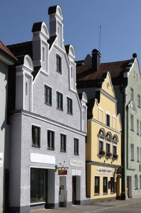 Landshut an der Isar - historische Fassaden in der unteren Altstadt Landshut an der Isar - historische Fassaden in der unteren Altstadt