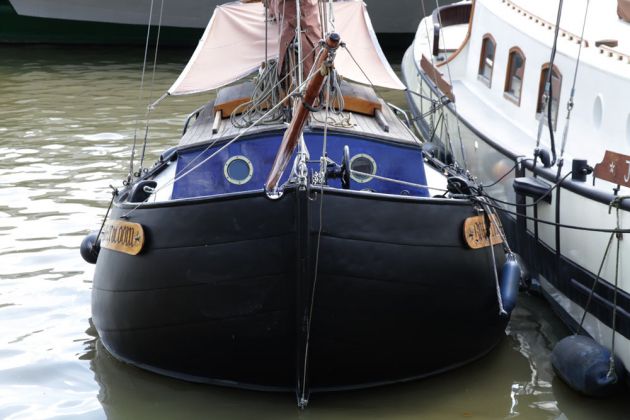 Der Traditionssegler 'Botterbloom' im Museumshafen 'unner d‘ Rathuustoorn' an der Leda in Leer Der Traditionssegler 'Botterbloom' im Museumshafen 'unner d‘ Rathuustoorn' an der Leda in Leer