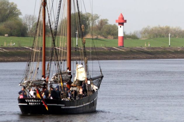 Unterfeuer Lemwerder, Richtfeuer 27 m hoch, 430 Meter nördlich vom Oberfeuer Unterfeuer Lemwerder, Richtfeuer 27 m hoch, 430 Meter nördlich vom Oberfeuer