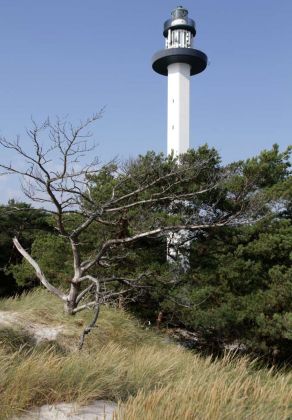 Dänemark, Ostseeinsel Bornholm - der Leuchtturm Dueodde Fyr des Baujahres 1962, mit einer Höhe von 48 Metern ist er der höchste Leuchtturm Bornholms Dänemark, Ostseeinsel Bornholm - der Leuchtturm Dueodde Fyr des Baujahres 1962, mit einer Höhe von 48 Metern ist er der höchste Leuchtturm Bornholms