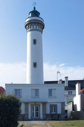 Frankreich, Bretagne - Phare de Port Maria im Süden der Halbinsel Quiberon  -  Bauzeit Ende des 19. Jahrhunderts, Höhe 25 Meter