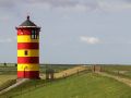 Deutschland, Ostfriesland - der gusseiserne, elf Meter hohe Pilsumer Leuchtturm bei Krummhörn, eines der bekanntesten Wahrzeichen Ostfrieslands, auch Otto-Turm genannt