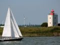 Niederlande, Vuurtoren De Ven, Oosterdijk - der 15 Meter hohe Leuchtturm vier Kilometer nördlich von Enkhuizen am Ijsselmeer - Bauzeit 1699 bis 1700