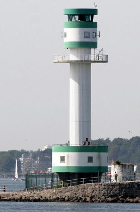 Leuchtfeuer Kiel-Friedrichsort an der Friedrichsorter Enge der Kieler Förde - Höhe 31,7 Meter, Bauzeit 1965 bis 1971 Leuchtfeuer Kiel-Friedrichsort an der Friedrichsorter Enge der Kieler Förde - Höhe 31,7 Meter, Bauzeit 1965 bis 1971