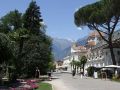 Meran-Merano in Südtirol - die obere Kurpromenade mit dem Kurhaus am rechten Ufer der Passer