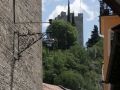 Meran-Merano in Südtirol - der Pulverturm oberhalb der Altstadt