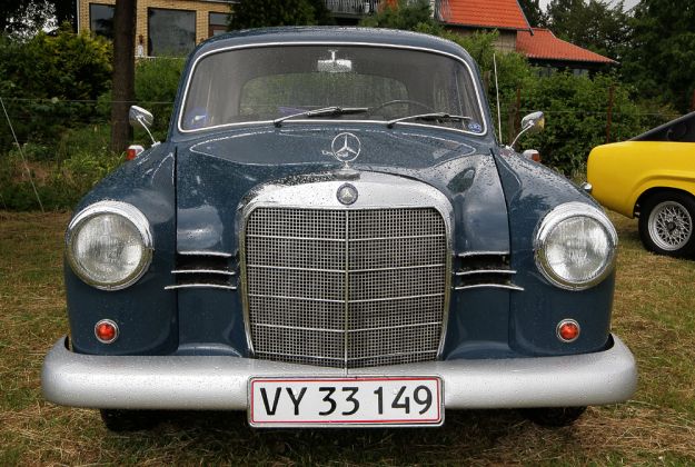 Mercedes-Benz 180 b der Bauzeit 1957 bis 1962, Typ W 120 - 1.897 ccm, 65 PS - breiterer Kühler, glatte Stoßstangen Mercedes-Benz 180 b der Bauzeit 1957 bis 1962, Typ W 120 - 1.897 ccm, 65 PS - breiterer Kühler, glatte Stoßstangen
