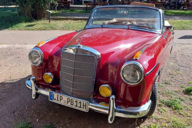 Mercedes-Benz 220 S 'Ponton' Cabriolet W 180 II - Baujahre 1957 bis 1959 - Sechszylinder, 2.195 ccm, 100 PS Mercedes-Benz 220 S 'Ponton' Cabriolet W 180 II - Baujahre 1957 bis 1959 - Sechszylinder, 2.195 ccm, 100 PS