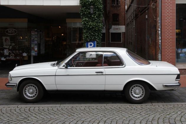 Die Seitenansicht des Mercedes-Benz 280 Coupés der Bauzeit 1977 bis 1985 - Modellreihe 123 Die Seitenansicht des Mercedes-Benz 280 Coupés der Bauzeit 1977 bis 1985 - Modellreihe 123