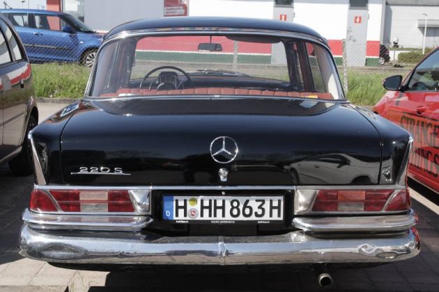 Mercedes-Benz 220 S 'Heckflosse' Typ W 111, die Heckansicht - Bauzeit 1959 bis 1968 Mercedes-Benz 220 S 'Heckflosse' Typ W 111, die Heckansicht - Bauzeit 1959 bis 1968