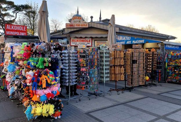 Misdoy-Międzyzdroje - Souvenirs, Souvenirs auf der Promenade an der Seebrücke Misdoy-Międzyzdroje - Souvenirs, Souvenirs auf der Promenade an der Seebrücke