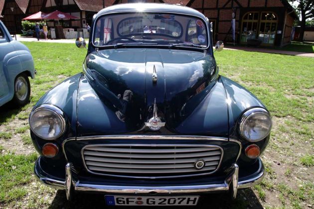 Two Door Saloon, die zweitürige Morris Minor 1000 Limousine der Baujahre 1956 bis 1971 – Britentreffen Steinhude 2023 Two Door Saloon, die zweitürige Morris Minor 1000 Limousine der Baujahre 1956 bis 1971 – Britentreffen Steinhude 2023