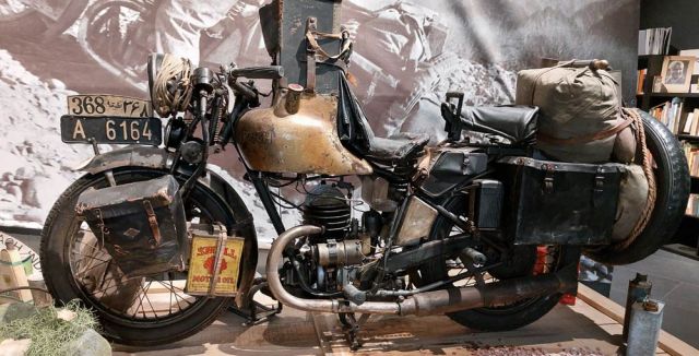 Puch Type 250 T, Baujahr 1933 - 250 ccm, 6 PS, dieses Motorrad benutzte Max Reisch auf seiner Reise nach Indien - Top Mountain Motorcycle Museum Puch Type 250 T, Baujahr 1933 - 250 ccm, 6 PS, dieses Motorrad benutzte Max Reisch auf seiner Reise nach Indien - Top Mountain Motorcycle Museum