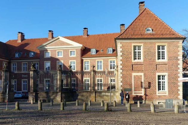 Münster in Westfalen im Zentrum des Münsterlands - das bischöfliche Generalvikariat am Domplatz