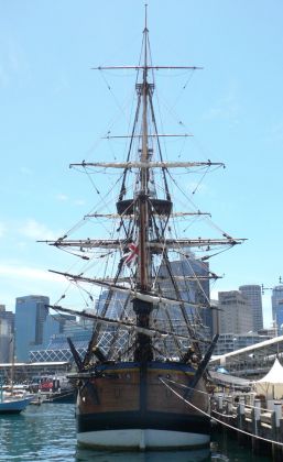 Der Nachbau der 'Endevour', James Cooks Flaggschiff als er Neuseeland und die Ostküste Australiens kartierte - Australian National Maritime Museum, Darling Harbour, Sydney