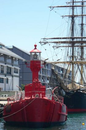 Das Feuerschiff 'CLS-4 Carpentaria', Baujahr 1917 und die Dreimastbark 'James Craig' - Australian National Maritime Museum, Darling Harbour Sydney Das Feuerschiff 'CLS-4 Carpentaria', Baujahr 1917 und die Dreimastbark 'James Craig' - Australian National Maritime Museum, Darling Harbour Sydney