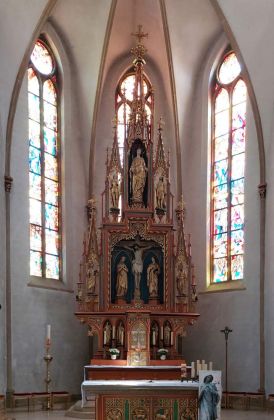 Neustadt an der Weinstrasse - der Altar im Innenraum der katholischen St. Marienkirche Neustadt an der Weinstrasse - der Altar im Innenraum der katholischen St. Marienkirche
