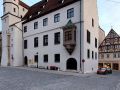 Nördlingen im Nördlinger Ries - das historische Rathaus, das 'Steinhaus' aus dem 13. Jahrhundert