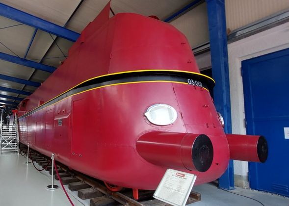 Die Dampflokomotive 03 002, die stromlinienverkleidete 03 193 - Oldtimer Museum Prora auf Rügen Die Dampflokomotive 03 002, die stromlinienverkleidete 03 193 - Oldtimer Museum Prora auf Rügen
