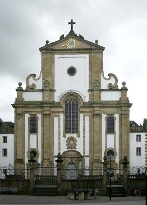 Paderborn in Ostwestfalen-Lippe - die Marktkirche, ehemalige Jesuiten- und Universitätskirche am Jühenplatz Paderborn in Ostwestfalen-Lippe - die Marktkirche, ehemalige Jesuiten- und Universitätskirche am Jühenplatz