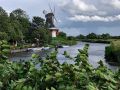 Greetsiel in Ostfriesland - die vordere der beiden Greetsieler Windmühlen 