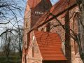 Die Ostseeinsel Poel bei Wismar - die Dorfkirche von Kirchdorf, ein romanisch-gotischer Backsteinbau aus Mitte des 13. Jahrhunderts