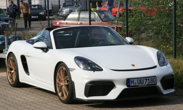 Porsche 718 Boxster Spider, Bauzeit ab 2016 - 4,0 Liter Sechszylinder-Boxer-Saugmotor, 420 PS bei 8.000 U/min, Maximales Drehmoment 420 Nm bei 5.000 U/min Porsche 718 Boxster Spider, Bauzeit ab 2016 - 4,0 Liter Sechszylinder-Boxer-Saugmotor, 420 PS bei 8.000 U/min, Maximales Drehmoment 420 Nm bei 5.000 U/min