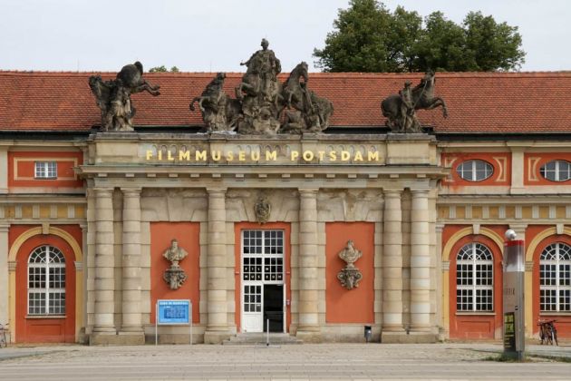 Landeshauptstadt Potsdam - der 1685 errichtete Marstall an der Breiten Straße beherbergt heute das Potsdamer Filmmuseum Landeshauptstadt Potsdam - der 1685 errichtete Marstall an der Breiten Straße beherbergt heute das Potsdamer Filmmuseum