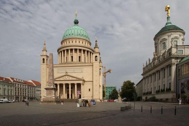 Landeshauptstadt Potsdam - der Alte Markt mit der St. Nikolaikirche und dem Alten Rathaus Landeshauptstadt Potsdam - der Alte Markt mit der St. Nikolaikirche und dem Alten Rathaus