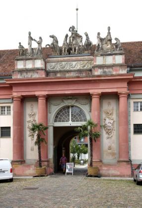 Landeshauptstadt Potsdam, Neuer Markt - der Eingang zum ehemaligen Kutschstall, heute 'Haus der Brandenburg-Preußischen Geschichte' Landeshauptstadt Potsdam, Neuer Markt - der Eingang zum ehemaligen Kutschstall, heute 'Haus der Brandenburg-Preußischen Geschichte'