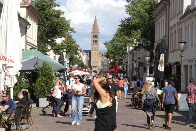 Potsdam - die Flaniermeile Brandenburger Strasse, auch Boulevard oder Broadway genannt