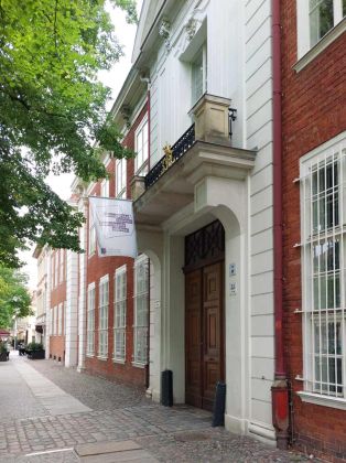 Potsdam - die Fassade der Gedenkstätte Lindenstrasse an die Nazi- und Stasi Verbrechen Potsdam - die Fassade der Gedenkstätte Lindenstrasse an die Nazi- und Stasi Verbrechen