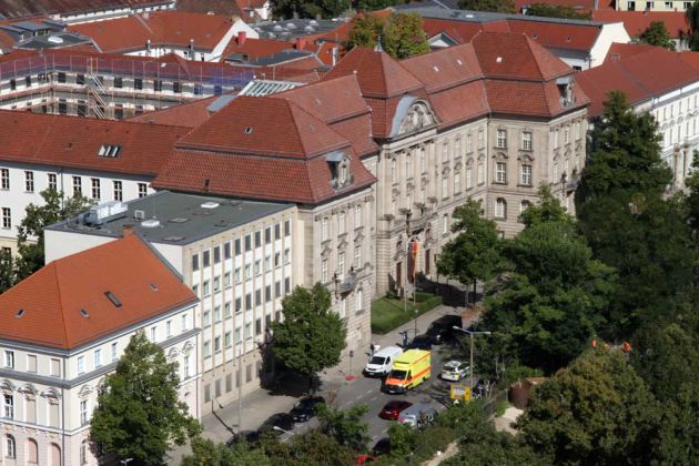 Potsdam von oben - das Verwaltungsgebäude der Stiftung Großes Waisenhaus in der Dortustrasse Potsdam von oben - das Verwaltungsgebäude der Stiftung Großes Waisenhaus in der Dortustrasse