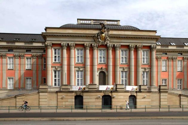 Die Fassade des Potsdamer Stadtschlosses an der Breiten Straße, Sitz des Brandenburger Landtages Die Fassade des Potsdamer Stadtschlosses an der Breiten Straße, Sitz des Brandenburger Landtages