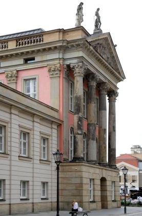 Potsdam - ein Teil der Fassade des Potsdamer Stadtschlosses am Alten Markt Potsdam - ein Teil der Fassade des Potsdamer Stadtschlosses am Alten Markt