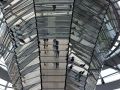 Die gl&auml;serne Kuppel des Reichstagsgeb&auml;udes in Berlin, eine Innenansicht