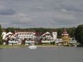 Das Hafendorf Rheinsberg mit dem Leuchtturm am Grossen Rheinsberger See