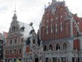 Die Altstadt von Riga in Lettland - die kunstvoll verzierte Fassade des  Schwarzhäupterhauses auf dem historischen Rathausmarkt 