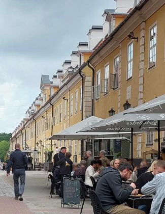 Rigas Altstadt - die Torna iela, die Fussgängerzone mit den früheren Jakobskasernen Rigas Altstadt - die Torna iela, die Fussgängerzone mit den früheren Jakobskasernen