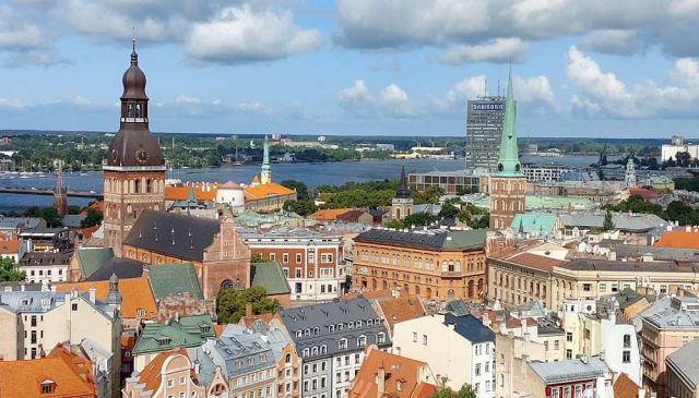 Ein Teil der ausgedehnten Altstadt von Riga, ein Ausblick vom Turm der Petrikirche Ein Teil der ausgedehnten Altstadt von Riga, ein Ausblick vom Turm der Petrikirche