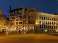 Die nächtliche Altstadt von Riga - der Domplatz mit dem Kunstmuseum und dem Gebäude von Latvijas Radio