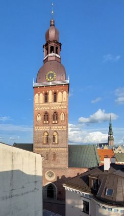 Lettlands Hauptstadt Riga - der Turm des Doms St. Marien, von der Terrasse des Gutenberg Hotels aus gesehen Lettlands Hauptstadt Riga - der Turm des Doms St. Marien, von der Terrasse des Gutenberg Hotels aus gesehen