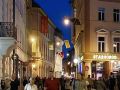 Die Altstadt von Riga - Nachtschwärmer bummeln durch belebte Skunu iela