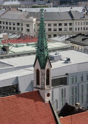 Rigas Altstadt von oben mit dem Dachreiter der St.-Johannis-Kirche Rigas Altstadt von oben mit dem Dachreiter der St.-Johannis-Kirche