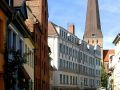 Hansestadt Rostock - die Lohgerberstrasse mit dem Turm der St. Petrikirche